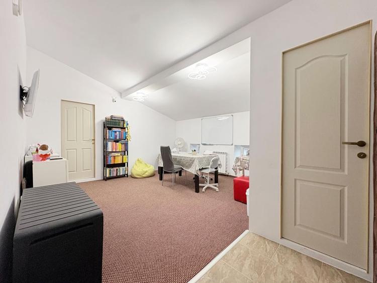 Apartament cu 3 camere decomandat, mobilat în Palas