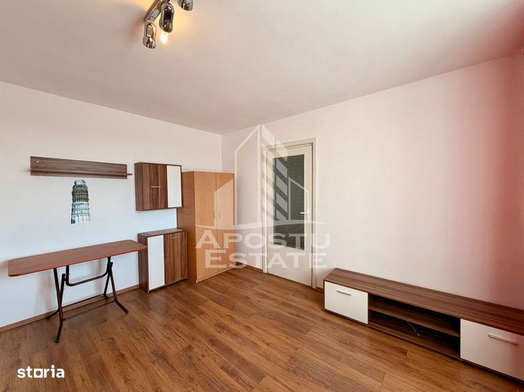 Apartament cu 3 camere, mobilat în Complex Studențesc