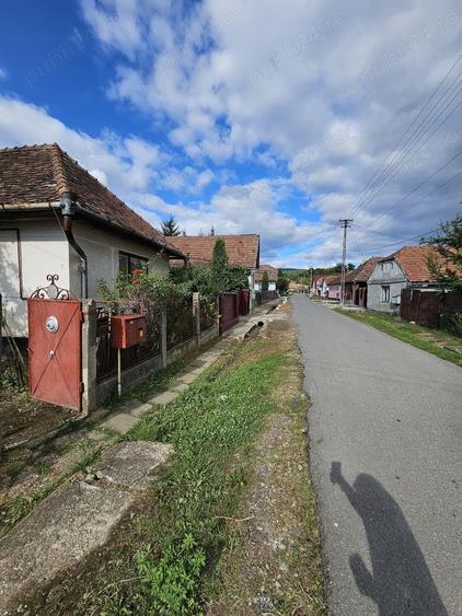 Casă cu 2 camere cu Teren 1400 Mp în Hetiur