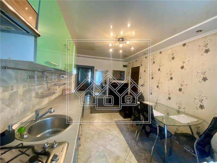 Apartament cu 3 camere decomandat în Turnișor