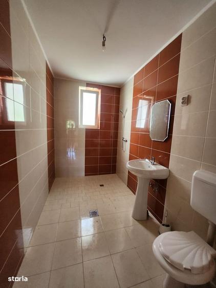Casă cu 4 camere în Ștefănești