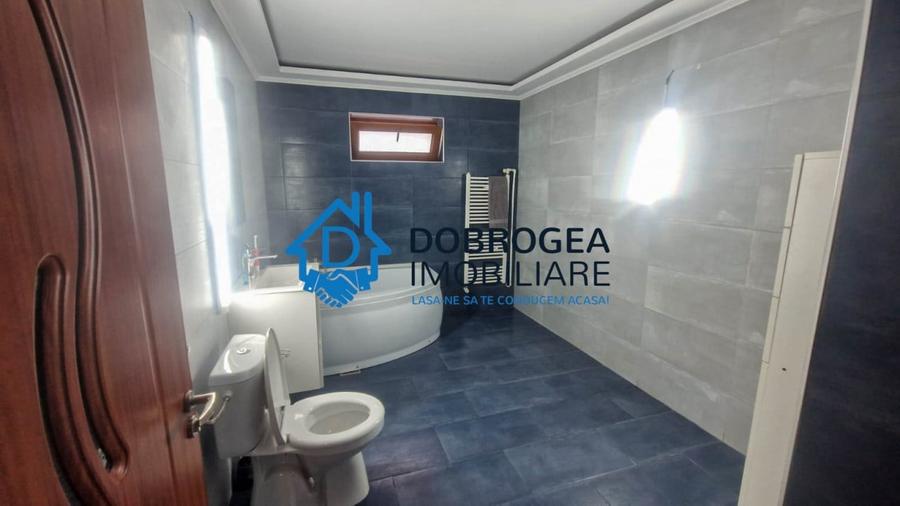 Apartament cu 4 camere decomandat, mobilat în Central