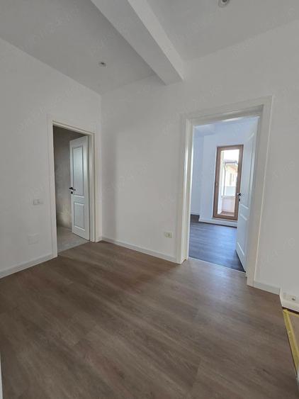 Casă cu 5 camere cu Teren 444 Mp în Dobroești