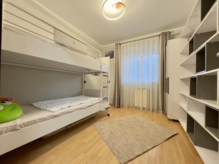 Apartament cu 3 camere semidecomandat, mobilat în Tătărași