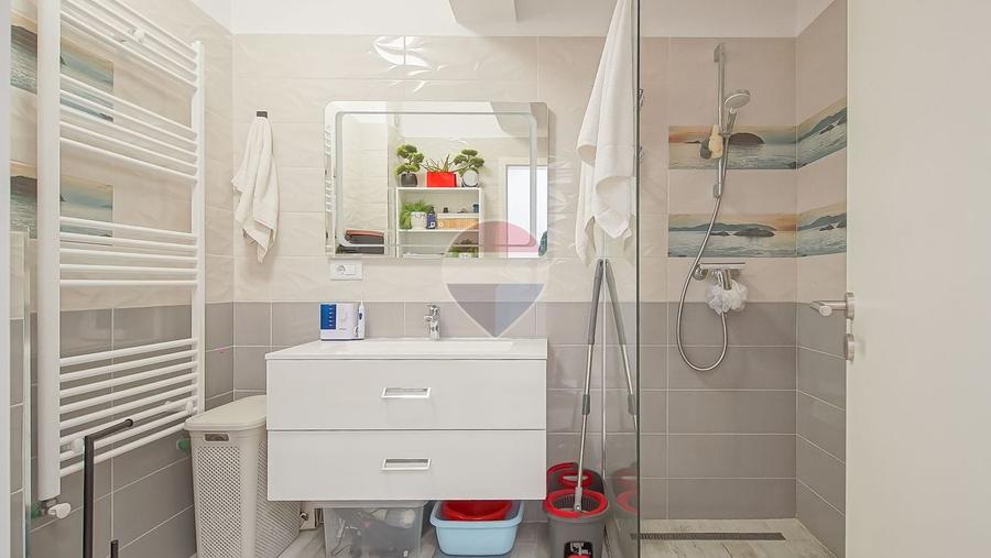 Apartament cu 3 camere decomandat, mobilat în Tractorul