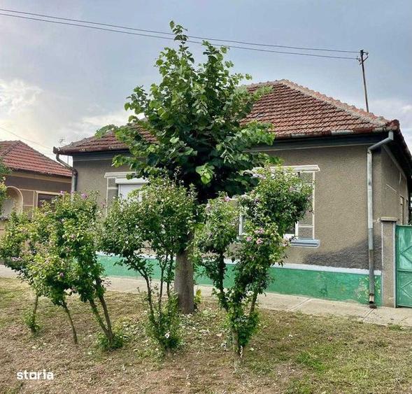 Casă cu 4 camere cu Teren 120 Mp în Iratoșu