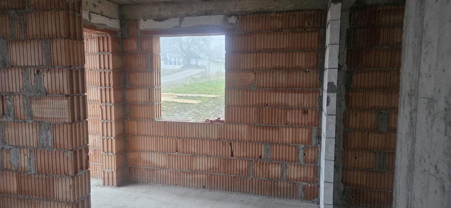 Duplex cu 4 camere cu Canalizare în Ipotești