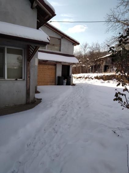 Casă cu 4 camere în Văleni-Dâmbovița