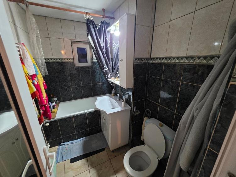 Apartament cu 3 camere decomandat în Km 4-5
