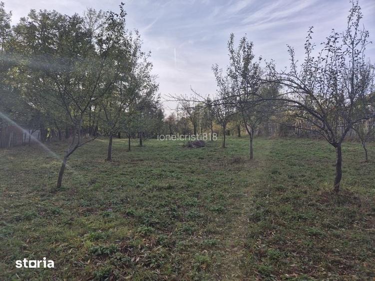 Vand teren in zona linistita Jud Valcea