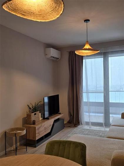 Apartament cu 2 camere semidecomandat, mobilat în Mărăști
