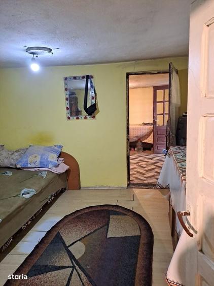 Casă cu 3 camere cu Teren 1215 Mp în Barza