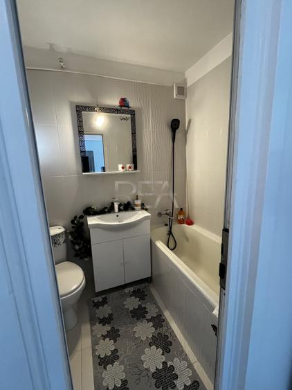 Apartament cu 3 camere semidecomandat, mobilat în 1 Decembrie 1918