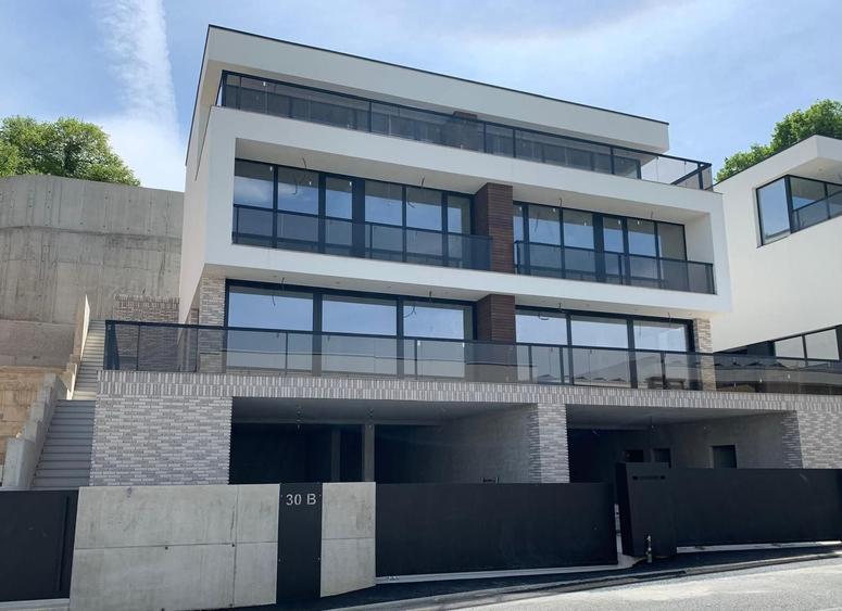 Duplex cu 4 camere cu Canalizare în Europa