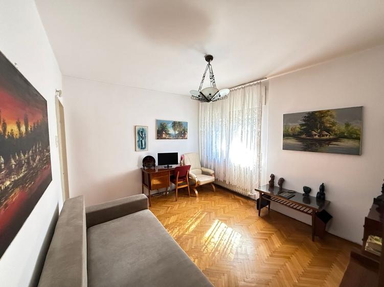 Apartament cu 4 camere decomandat în Arcul de Triumf
