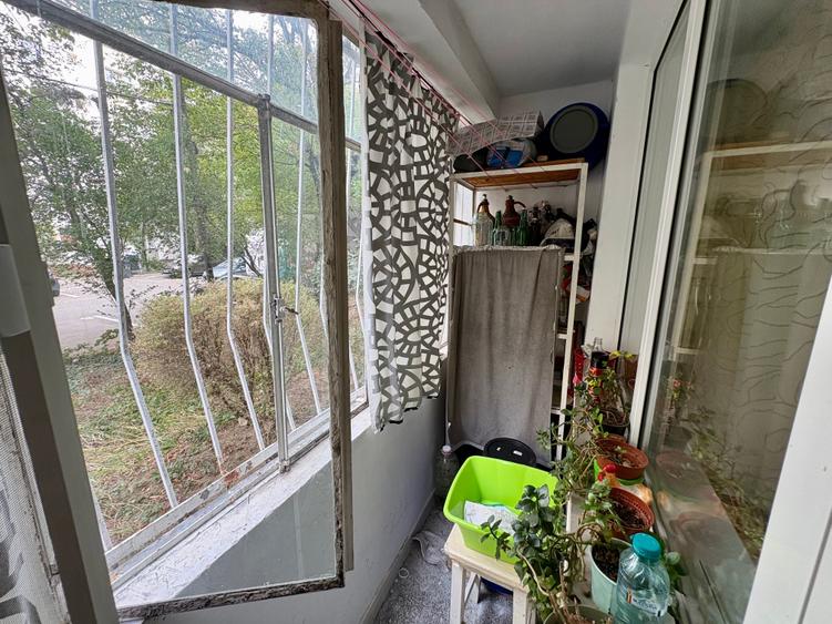 Apartament cu 3 camere semidecomandat în Drumul Taberei
