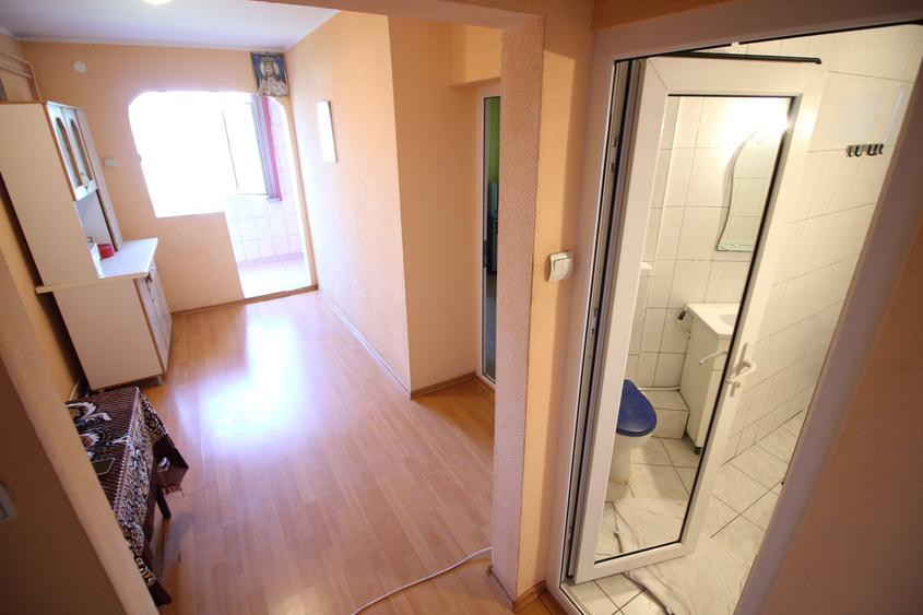 Apartament cu 2 camere decomandat în