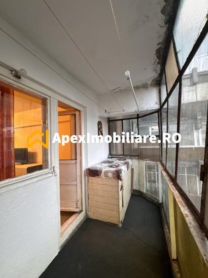 Apartament cu 4 camere decomandat în Costin Georgian