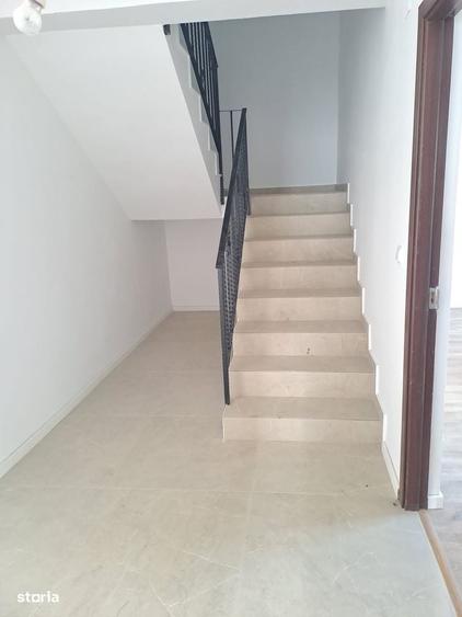 Casă cu 4 camere cu Teren 400 Mp în Central