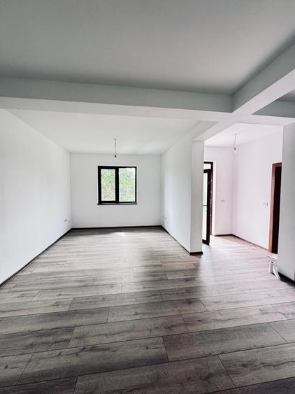 Duplex cu 5 camere cu Teren 400 Mp în Chișoda