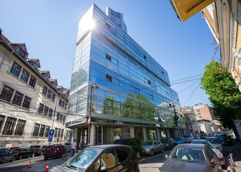 Birou, de 5,185 mp, în Universitate