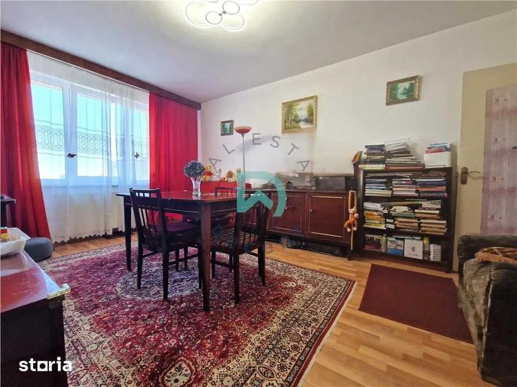 Apartament cu 3 camere decomandat în Astra