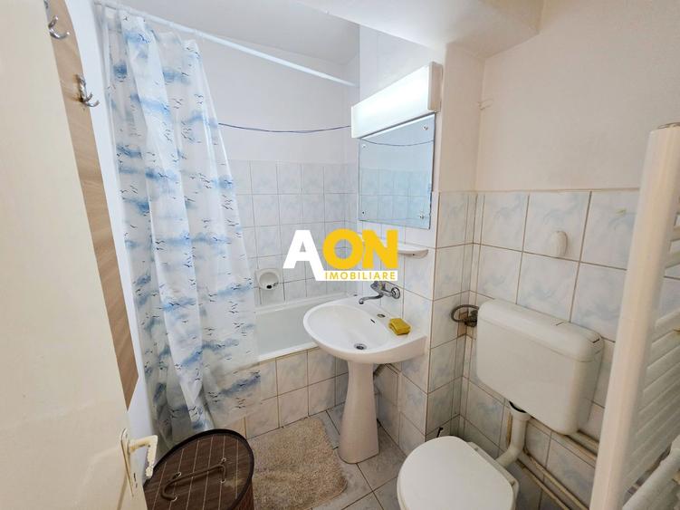 Garsonieră decomandată, mobilată în Cetate