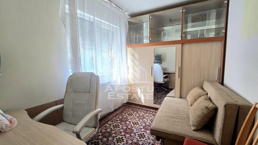 Apartament cu 3 camere semidecomandat, mobilat în Dacia