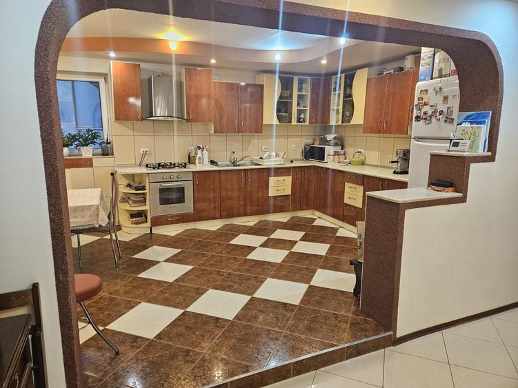 Casă cu 4 camere în Tăuții-Măgherăuș