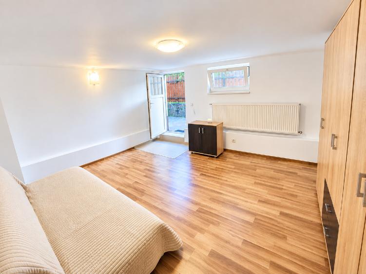 Apartament cu 4 camere decomandat, mobilat în Turnișor