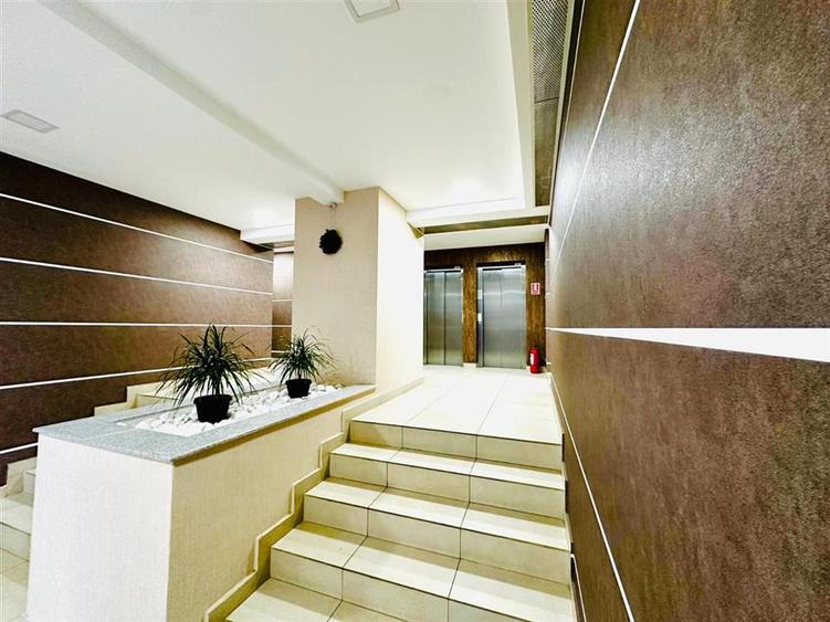 Apartament cu 2 camere decomandat, mobilat în Tractorul