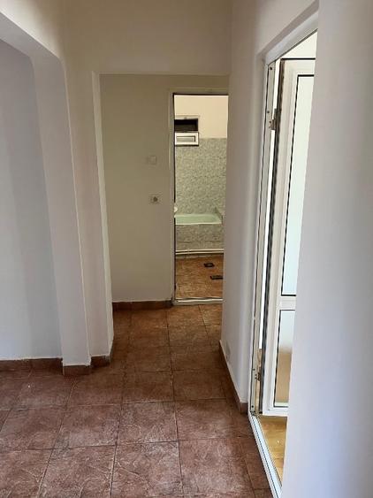 Apartament cu 4 camere decomandat în CET
