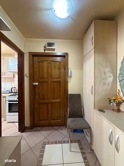 Apartament cu 3 camere semidecomandat în Careiului