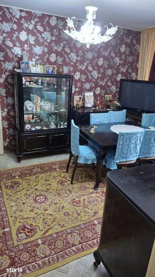Apartament cu 3 camere semidecomandat în Central