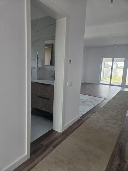 Duplex cu 5 camere cu Canalizare în Moșnița Veche