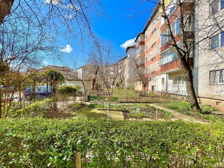 Apartament cu 2 camere semidecomandat în Aradului