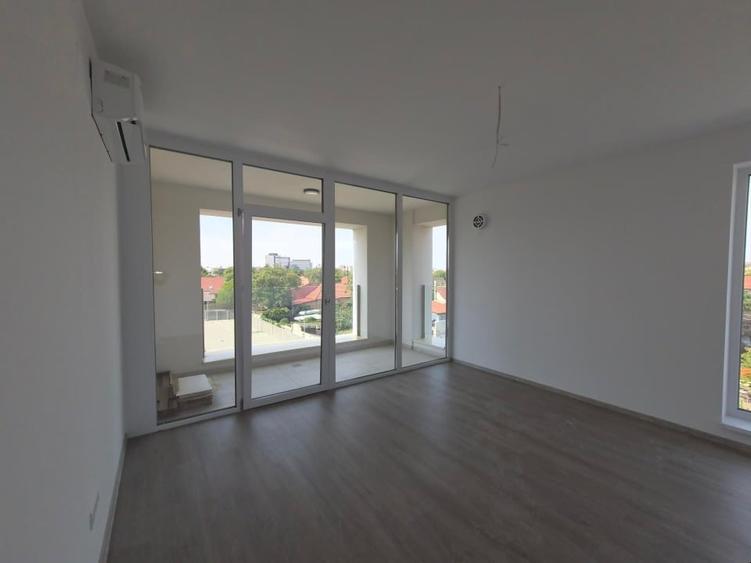 Apartament cu 3 camere decomandat în Lipovei