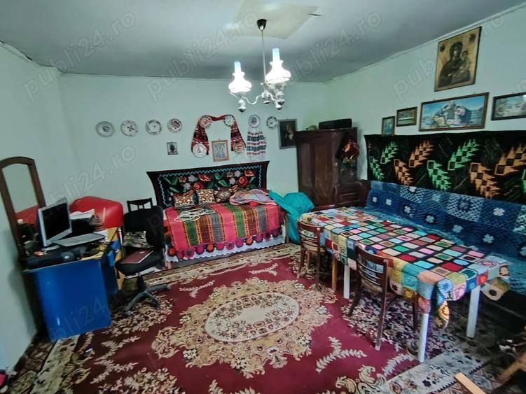 Casă cu 6 camere cu Teren 6000 Mp în Diviciorii Mici