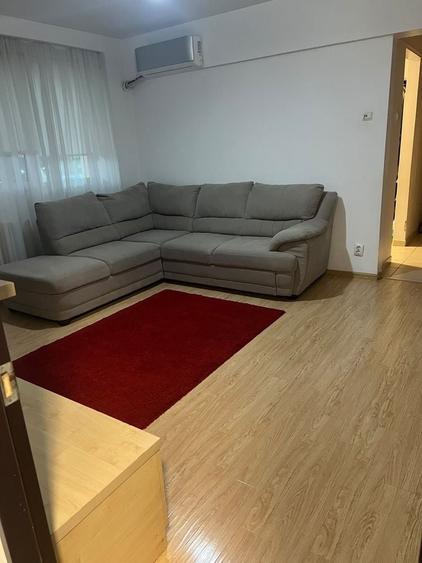 Apartament cu 3 camere semidecomandat în Grivița