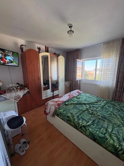 Apartament cu 3 camere decomandat în Vest