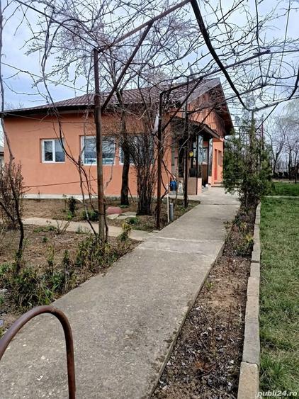 Casă cu 5 camere cu Teren 3000 Mp în Central
