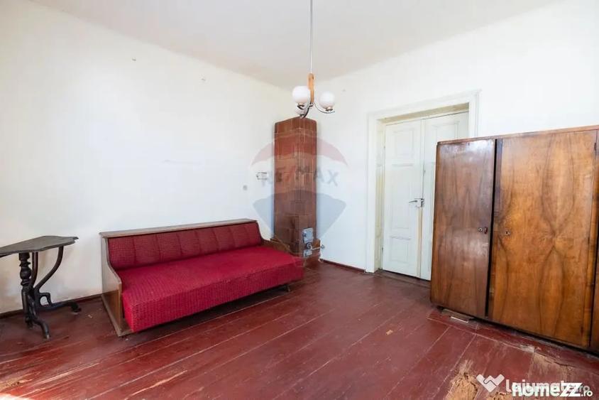 Casă cu 7 camere cu Teren 422 Mp în Central