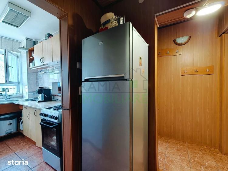 Apartament cu 3 camere în Florilor