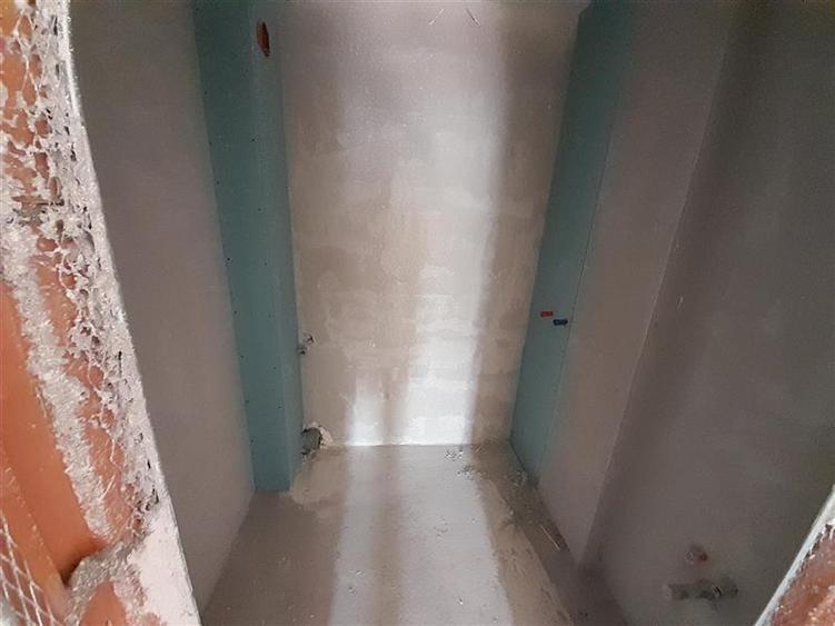 Apartament cu 3 camere semidecomandat în Iris