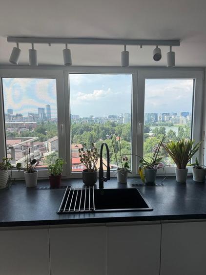 Apartament cu 4 camere decomandat în Lacul Tei