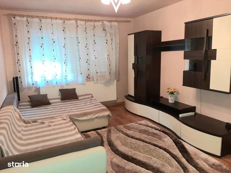 Apartament cu 3 camere semidecomandat în Micro 16