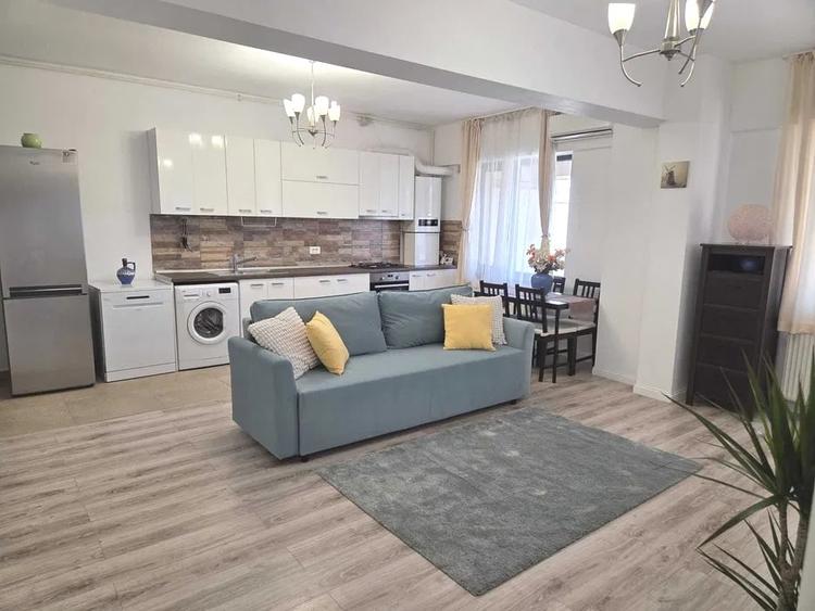 Apartament cu 3 camere semidecomandat, mobilat în Dămăroaia