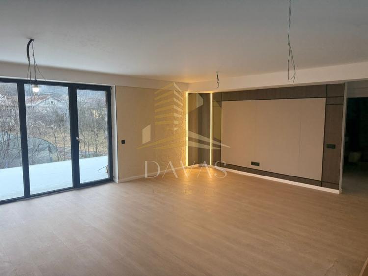 Duplex cu 5 camere cu Canalizare în Popești