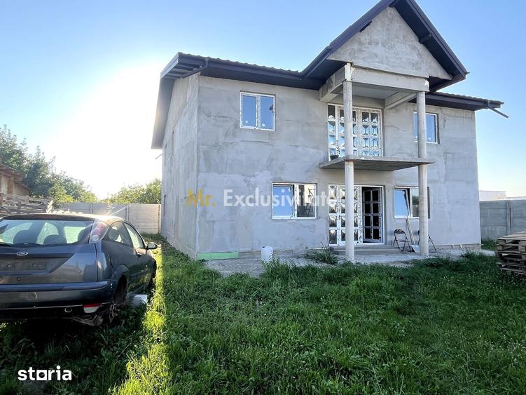 Casă cu 7 camere cu Teren 450 Mp în Glina