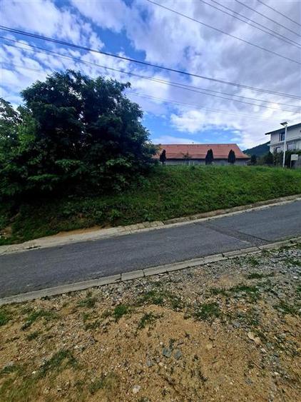 Teren Construcții intravilan de 1355 mp, în Periferie